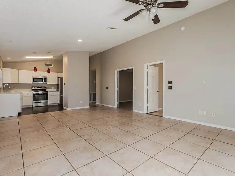 2027 Helm Ln — Photo 4