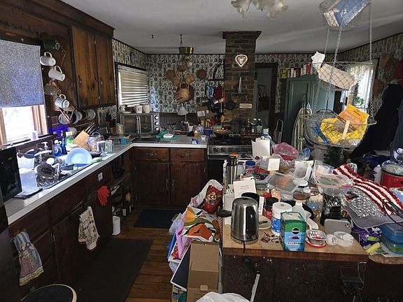 3rd image of 133 Amherst Rd