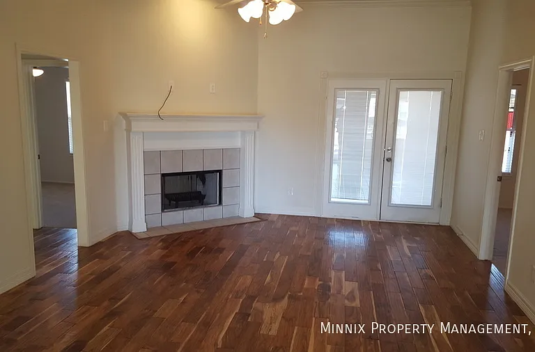 1002 Oshkosh Ave — Photo 4