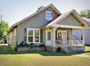 110 E 3rd Ave, Caney, KS 67333