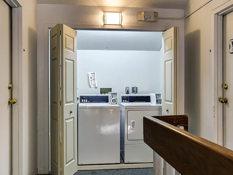Woodfield & Arlington Apartments — Photo 6