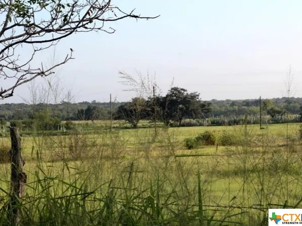 2 Wisteria Ln, Smiley, TX 78159