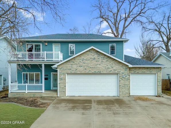 816 N 25th St, Grand Forks, ND 58203