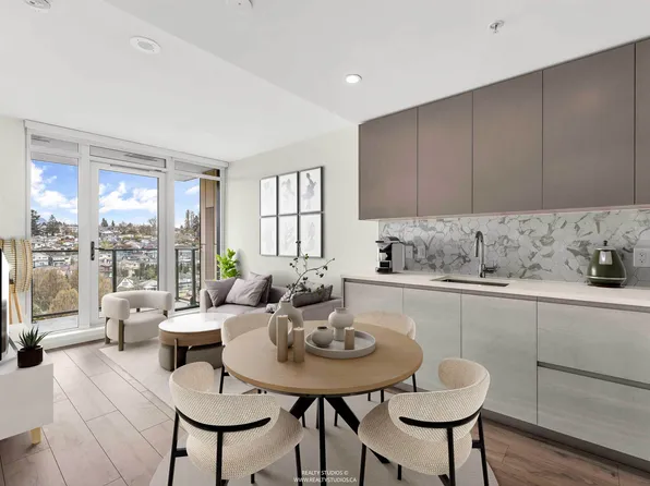 8181 Chester St #1302, Vancouver, BC V5X 0J9