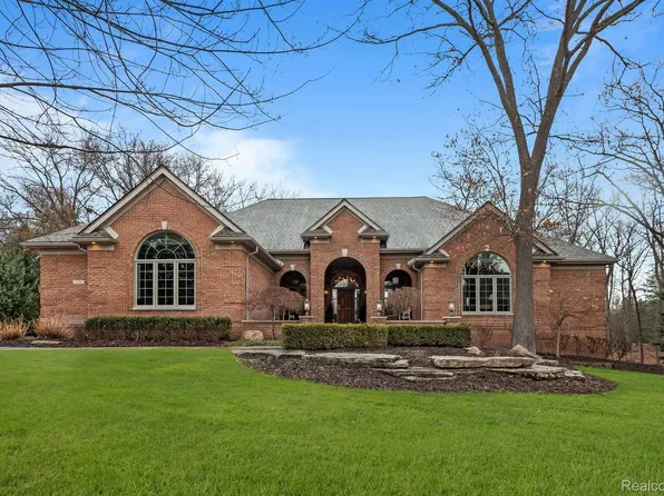 1200 Deer Path Trl, Oxford, MI 48371