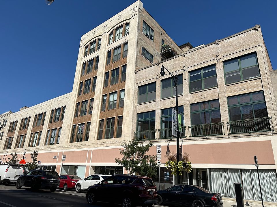 1st image of 3151 N Lincoln Ave APT 211