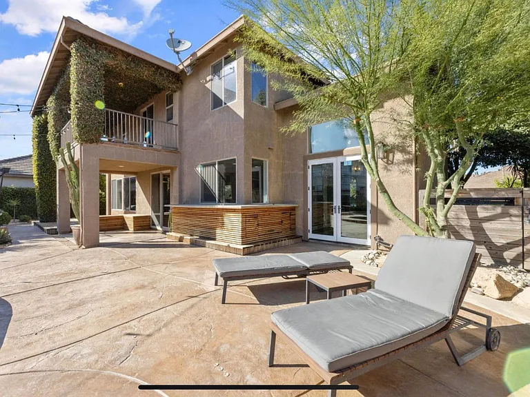 701 Rolling Green Dr — Photo 8