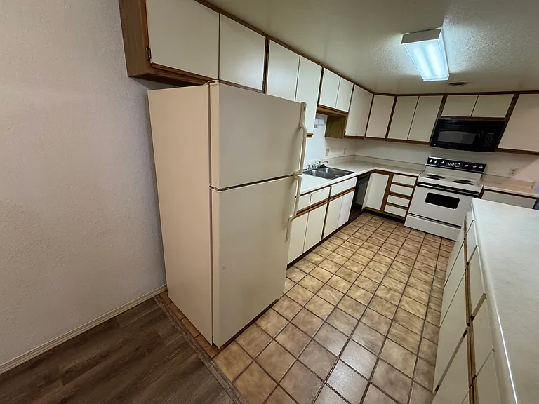 Clifton Height Apartments — Photo 31