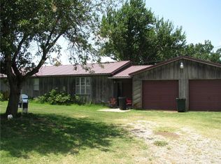 901 S 24th St, Okemah, OK 74859