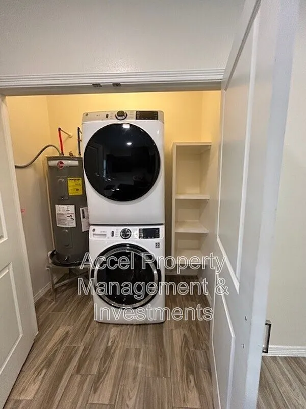 3 bed, 2.0 bath, 1008 sqft, $1,000 — Photo 4