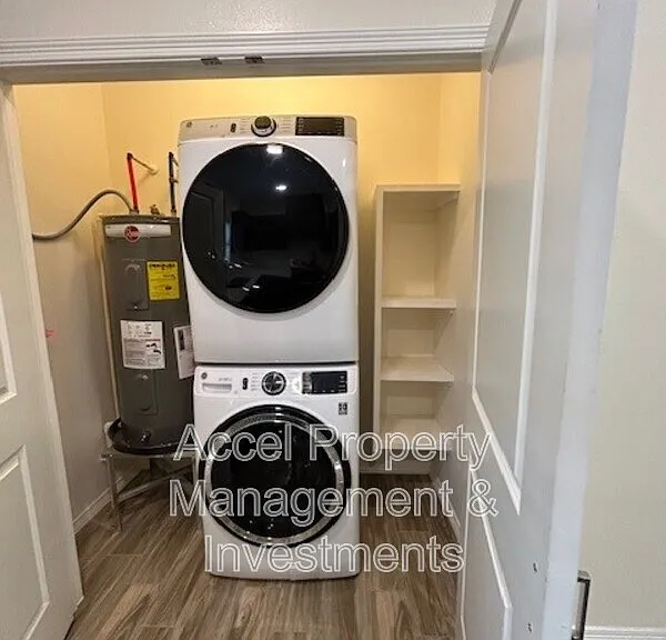 1012 W La Pointe Ave #1 — Photo 4