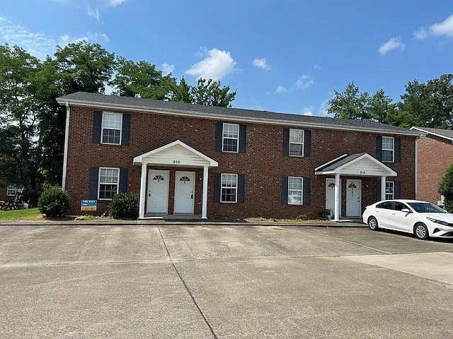 2 bed, 1.5 bath, 1000 sqft, $925 — Photo 1