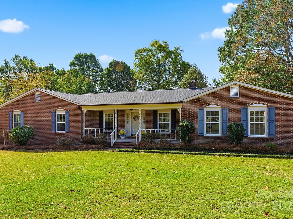 1st image of 215 Chadwick Dr