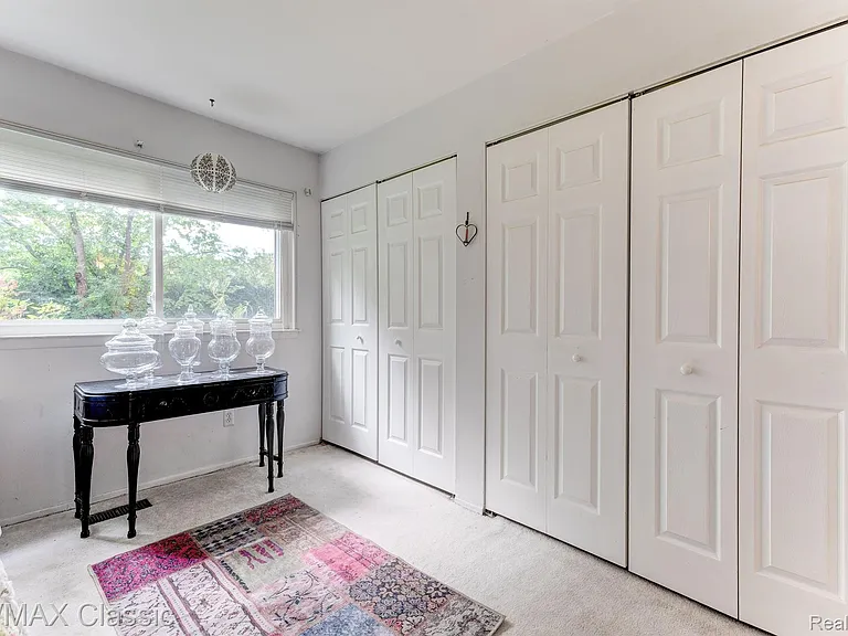 24323 Pinecrest St — Photo 12
