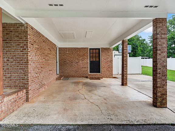 5th image of 222 Edgewood Dr