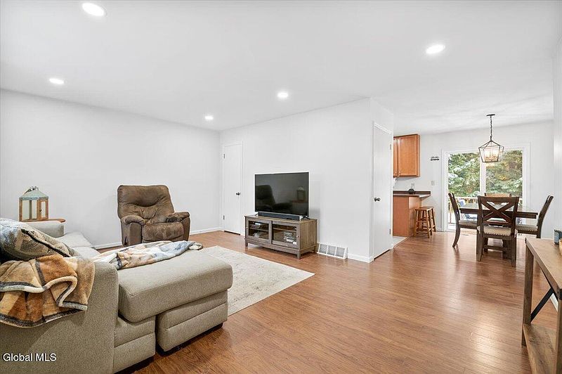 3rd image of 37 Zenas Drive