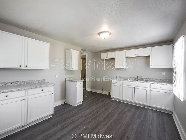 445 W 29th St — Photo 10