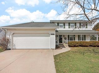 4530 Bleser Ct, Manitowoc, WI 54220