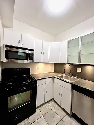 Rented by Mae Equities | media 3