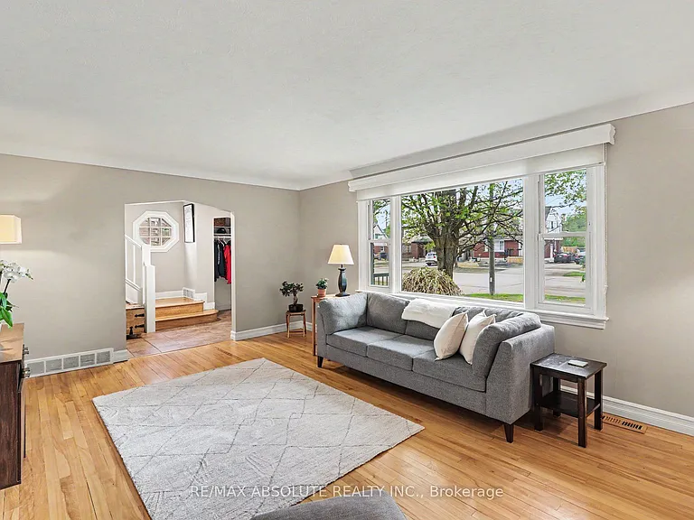 805 Smyth Rd — Photo 11