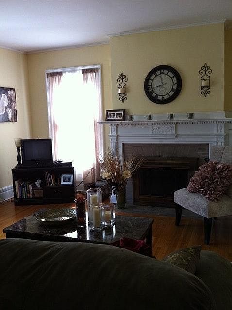 Livingroom with fire place