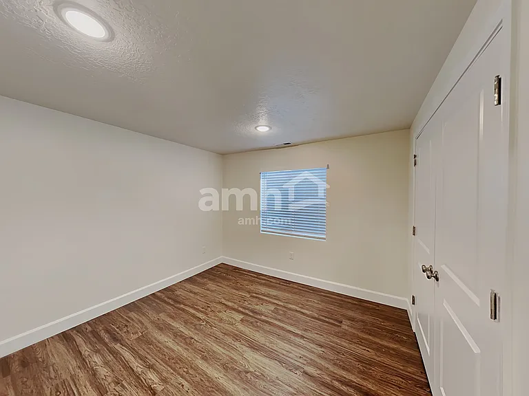 2222 E Silverado Ln — Photo 17