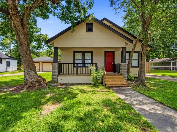 711 Bowie St, Baytown, TX 77520