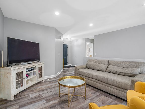 5th image of 10499 Fleetwood St