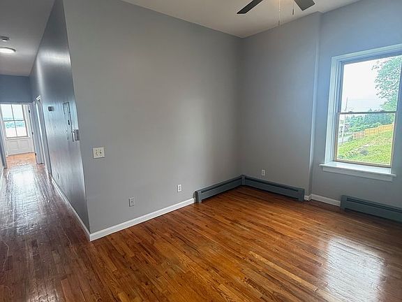 5th image of 109 Montgomery St #2