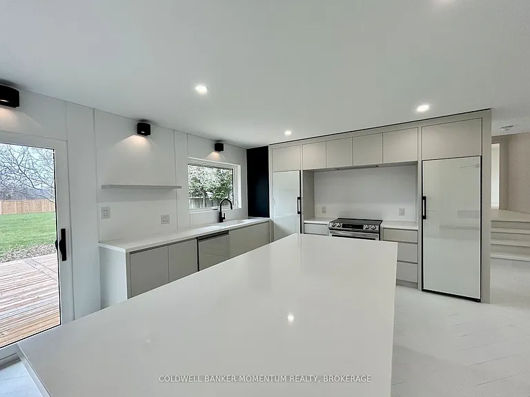 413 Queenston Rd — Photo 14
