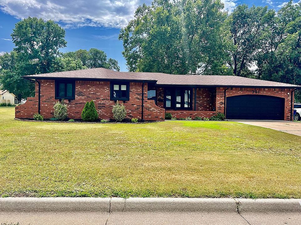 1st image of 301 W Annadale Ave
