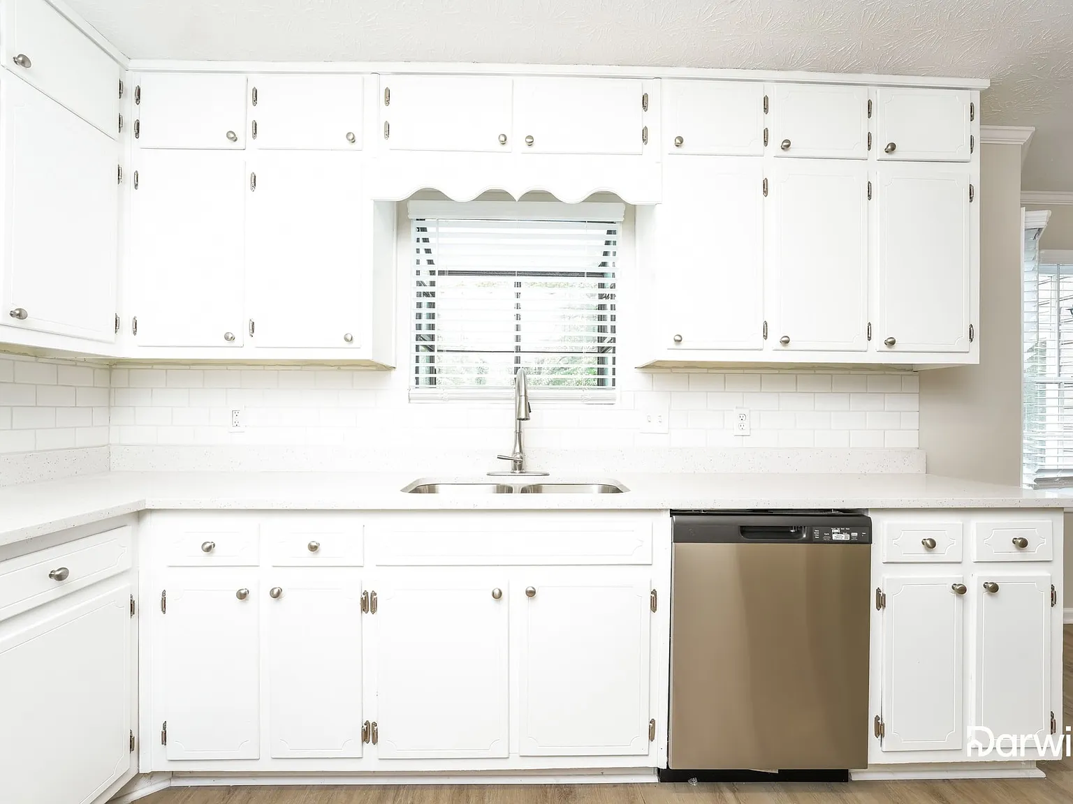 3 bed, 2.0 bath, 2118 sqft, $1,899 — Photo 3