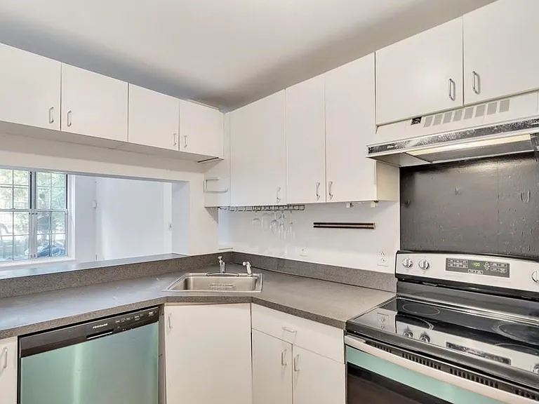 240 Heath St #101 — Photo 9