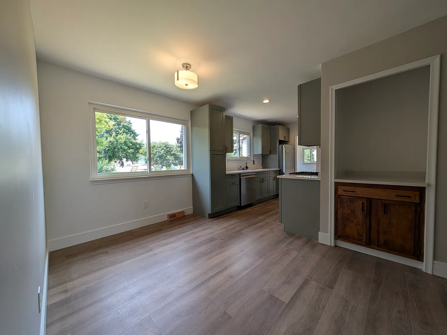 3 bed, 1236 sqft, $2,095 — Photo 4