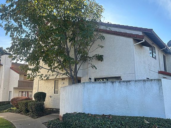 4th image of 47 Madrid Ln