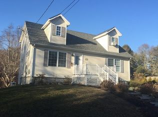367 New Bedford Rd, Rochester, MA 02770