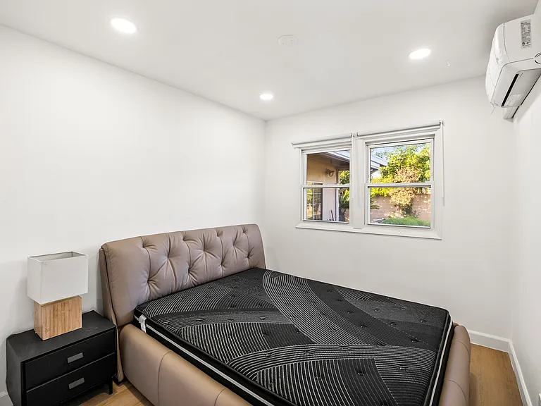 1019 W Pine St — Photo 16