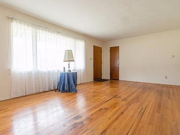 2nd image of 2609 Arrowhead Dr
