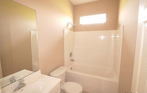 4th image of 1300 NE 9th Pl