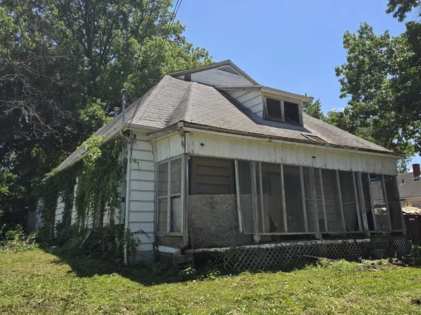 236 N Washington St, Clinton, MO 64735