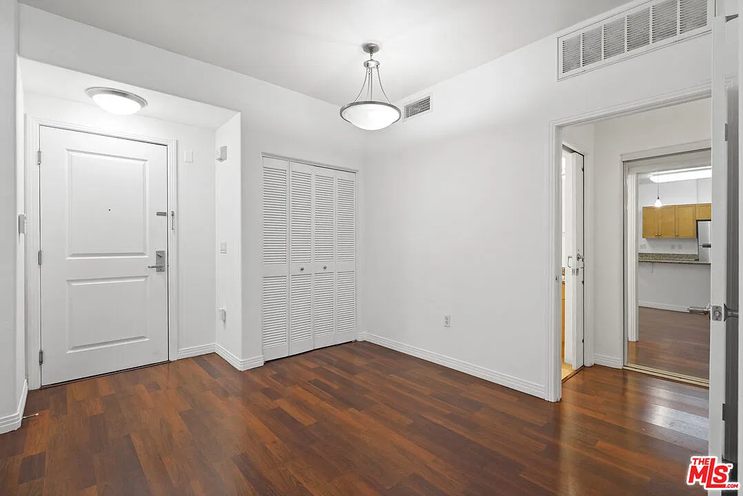 100 S Alameda St — Photo 4