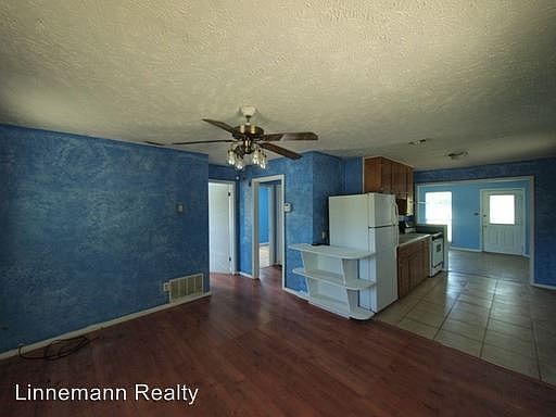 3rd image of 729 W Avenue B