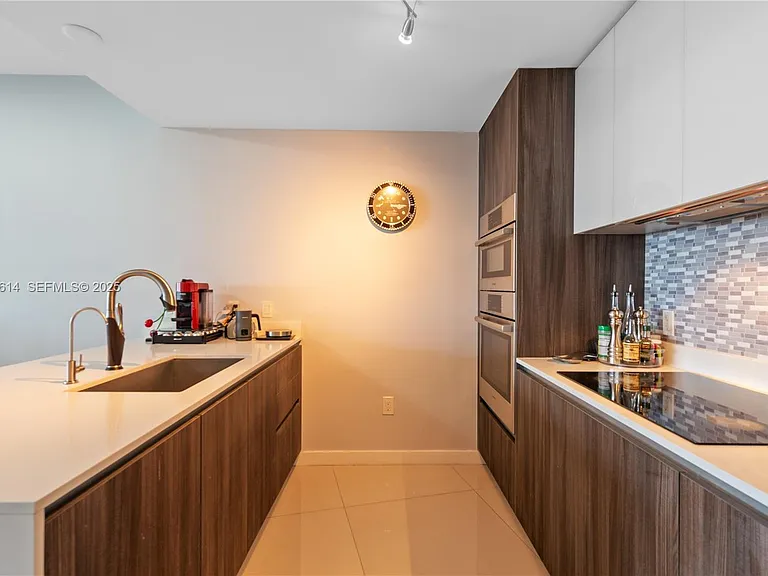 488 NE 18th St #908 — Photo 11