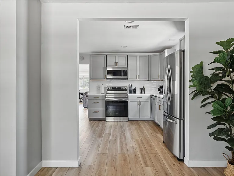 7706 Delafield Ln — Photo 11