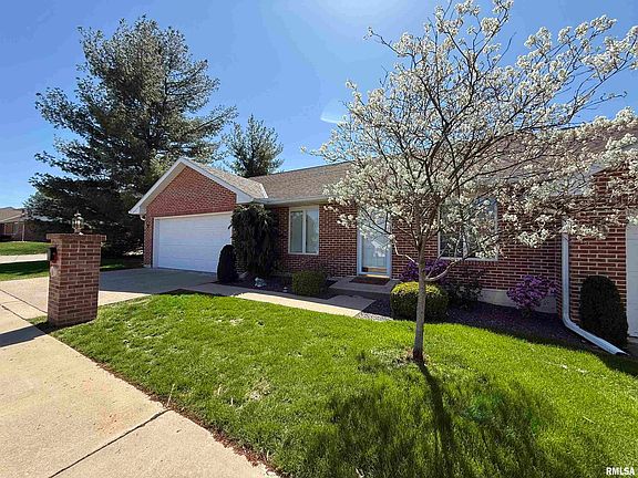 4th image of 104 Waterford Dr W