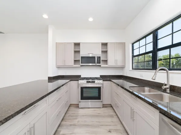 11924 N Hoa Sen Cir, Houston, TX 77072