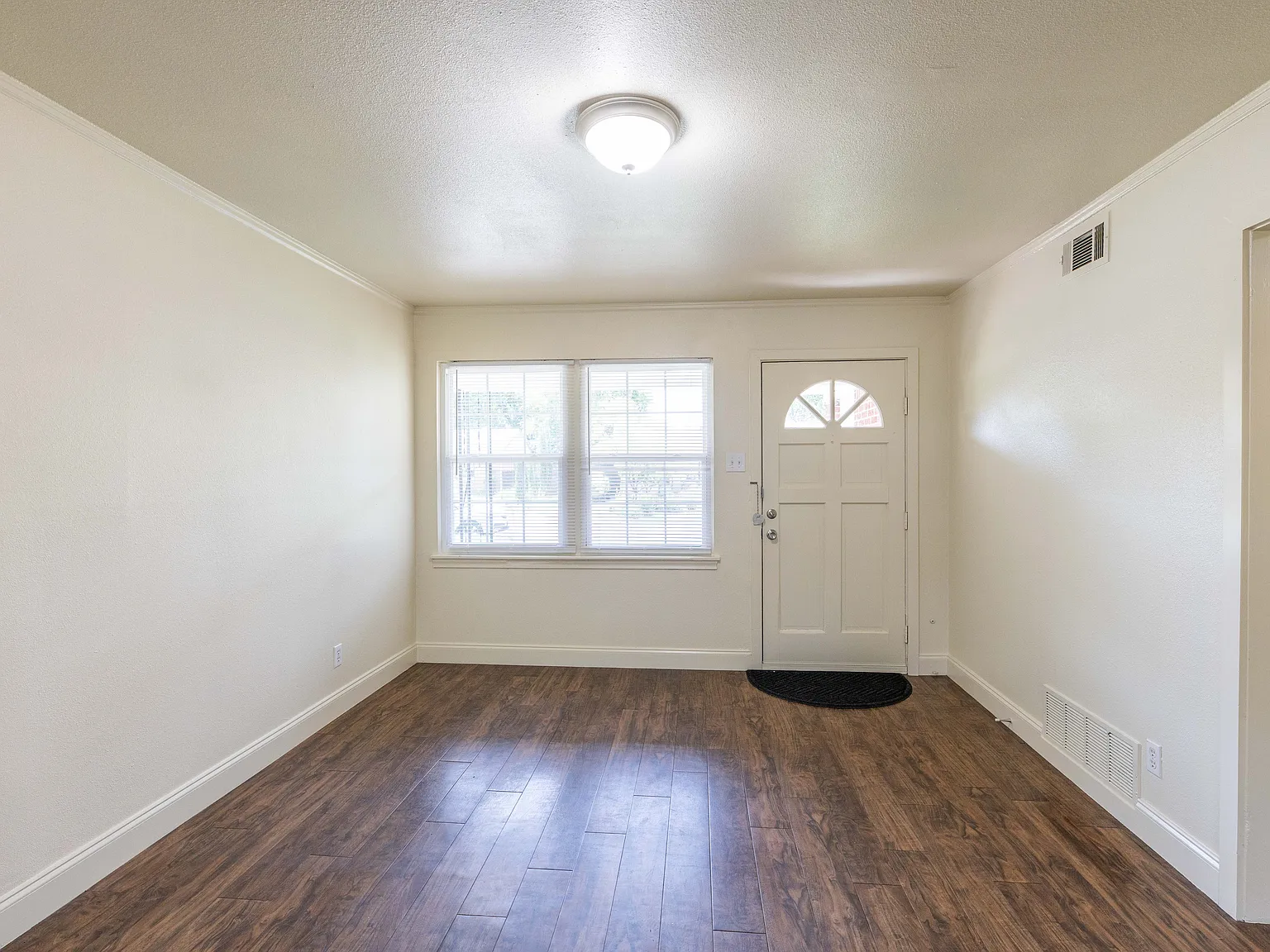 3 bed, 1307 sqft, $1,800 — Photo 3