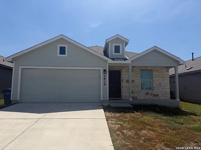 4 bed, 2.0 bath, 1668 sqft, $2,050 — Photo 1