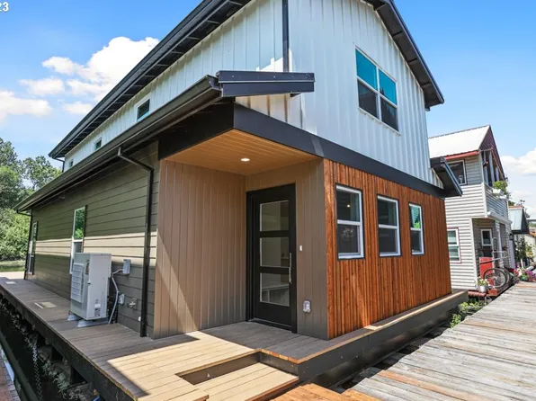 26400 NW Saint Helens Rd #16, Scappoose, OR 97056