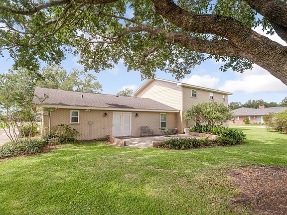 3rd image of 4025 Country Dr